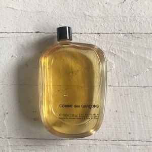 COMME des GARÇONS  e a u  d e  p a r f u m